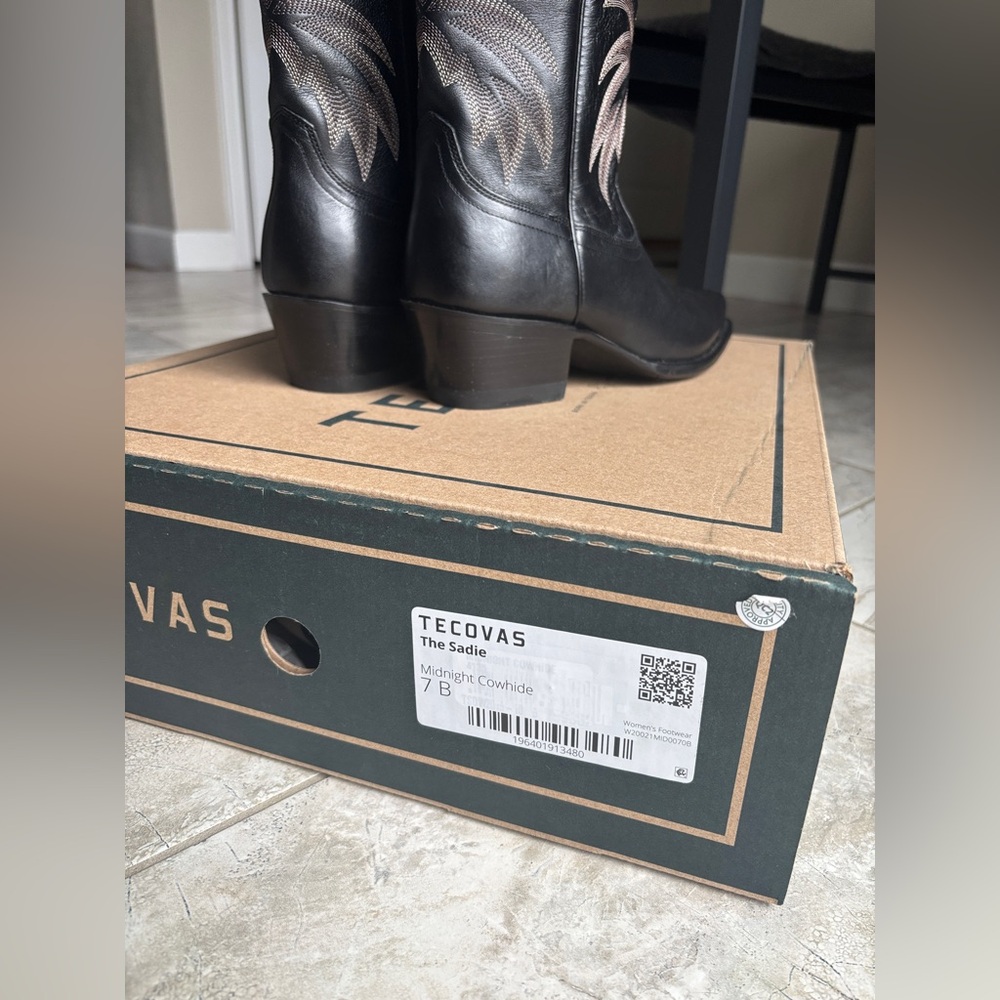 Tecovas Midnight Cowhide Boots Sadie size 7 B NEW - Picture 3 of 8
